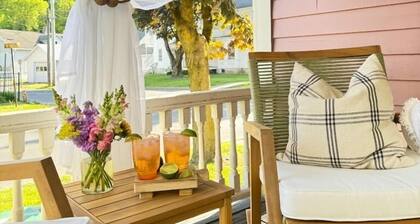 NEW! Charming Downtown Apartment Steps Away from Broadway - Perfect for Belmont