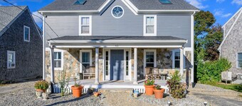 Charming home in the seaside village of Town Neck with Central AC