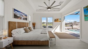 3 bedrooms, iron/ironing board, WiFi, bed sheets - BRAND NEW! Direct Sailboat Access, Breathtaking Heated Saltwater Pool - Villa Blue Lagoon - Roelens (Cape Coral)