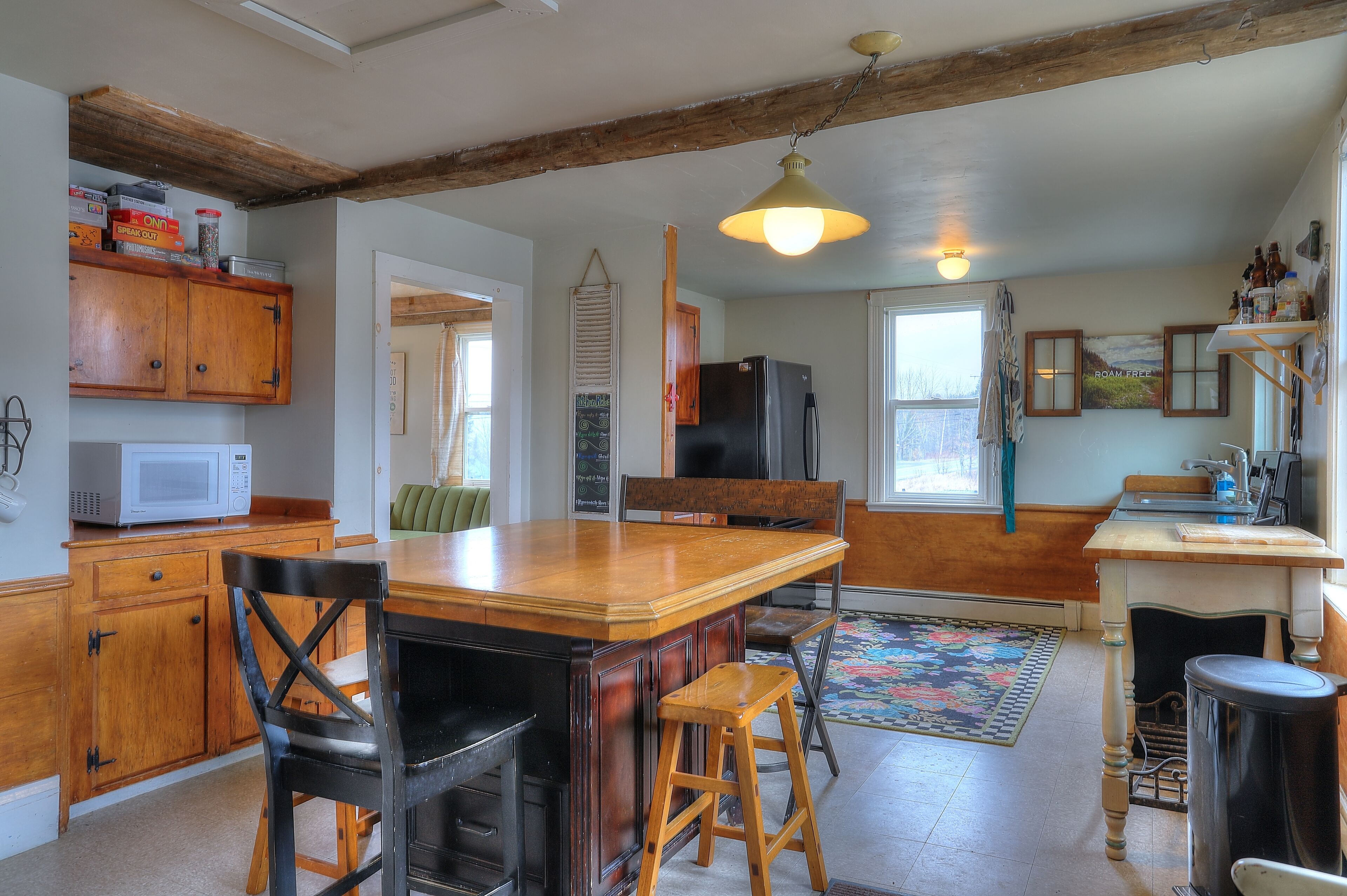 The Farmhouse Rangeley- Old farmhouse charm apartment style space