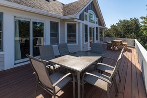 Outdoor dining - Amen Corner: June 14th Wk Reduced, Elevator, Private Pool, Hot Tub (Corolla)