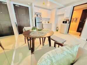 Interior - New 1 BR unit with max of 4 PAX @ 38 Park Ave in IT Park. (Cebu City)