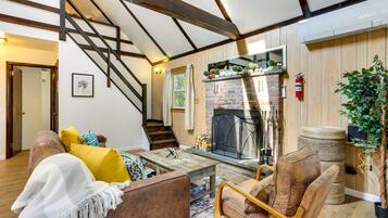 Glen Spey Vacation Rental | 2BR + Loft | 1BA | Stairs to Access | 1,800 Sq Ft