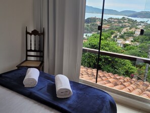 4 habitaciones, tabla de planchar con plancha, wifi y ropa de cama