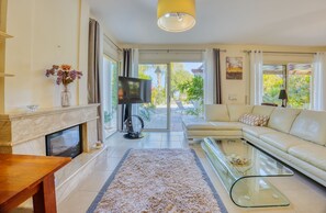 TV, books - Latchi Aria: Charming Cyprus Villa, 3 Beds, Sea Views, Near beach, Wifi (Latchi Beach)