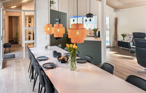 Beautiful home in Glesborg with WiFi