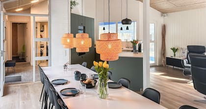 Beautiful home in Glesborg with WiFi