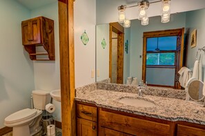 House | Bathroom | Hair dryer, heated floors, towels, soap