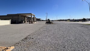 A gas station with a building number 2851, a parking lot, and a clear blue sky. - Hotel 81 El Reno (El Reno)