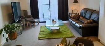 2 B/R modern apartment free parking prime location Canberra 