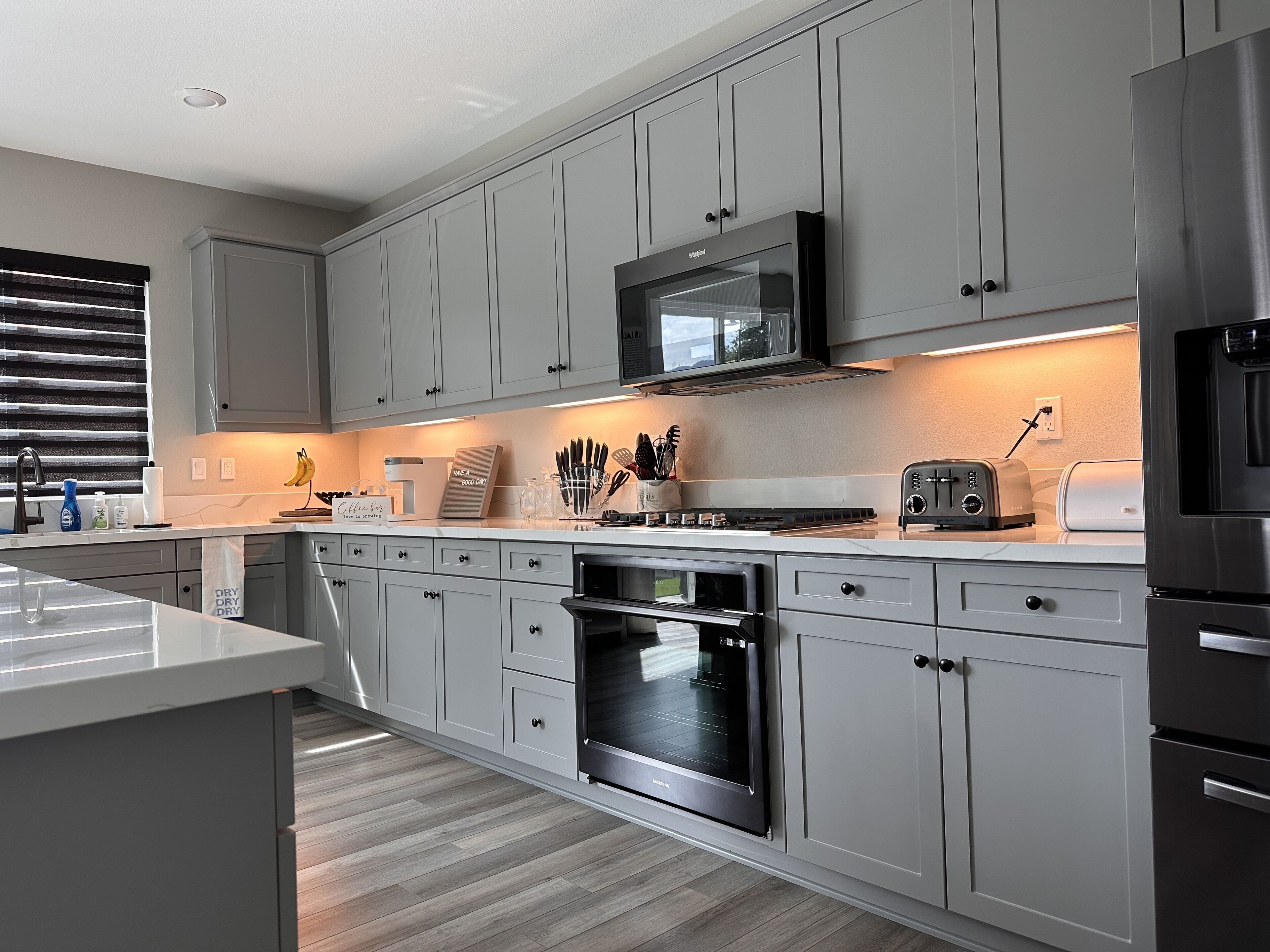 Spacious, comfy 3bd/3ba in The Valley! Minutes from shopping, food & fun! 