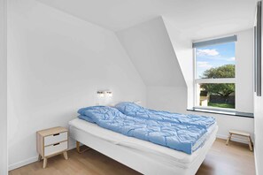 3 bedrooms, iron/ironing board, free WiFi