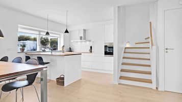 Réfrigérateur, four, lave-vaisselle, cafetiÚre/bouilloire