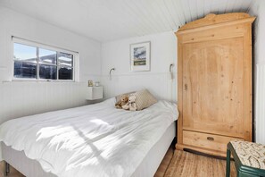 3 bedrooms, iron/ironing board, free WiFi - Lovely cottage in Hals 250 m to the beach (Hals)
