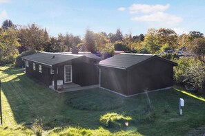 Exterior - Lovely cottage in Hals 250 m to the beach (Hals)