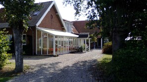 المنشأة من الخارج