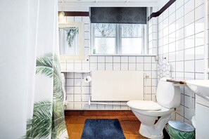 Shower, hair dryer - Great apartment at Guldbjerghus incl consumption (Bogense)