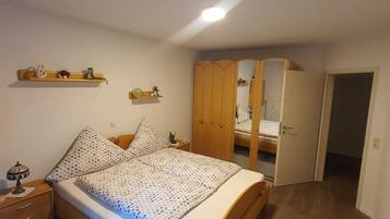 1 bedroom, iron/ironing board, internet, bed sheets