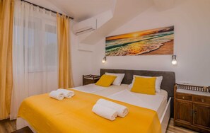 4 bedrooms, iron/ironing board, free WiFi, bed sheets - Villa Josie with Pool and Terrace (Gabonjin)