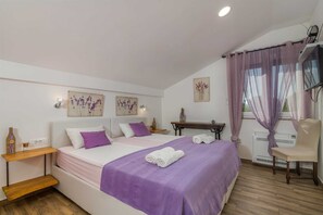 4 bedrooms, iron/ironing board, free WiFi, bed sheets - Villa Josie with Pool and Terrace (Gabonjin)