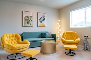 Smart-TV, Kamin, Arbeitsbereiche