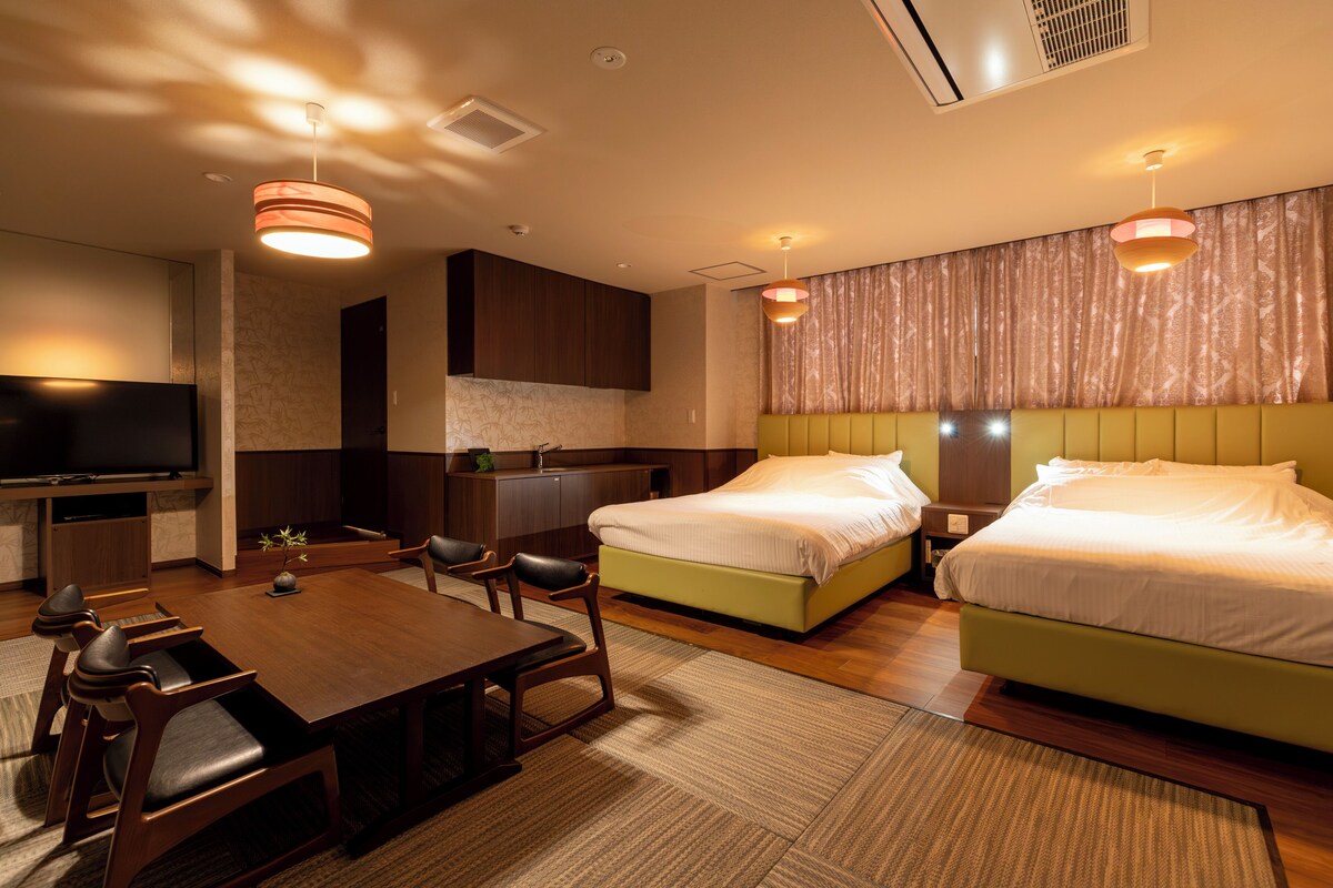 Deluxe Room | In-room safe, desk, laptop workspace, blackout drapes
