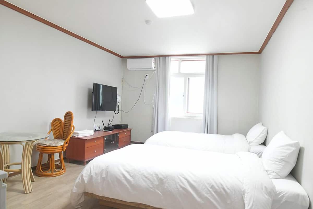 Quarto duplo (A) | 1 quarto, quartos à prova de som, Wi-Fi de cortesia
