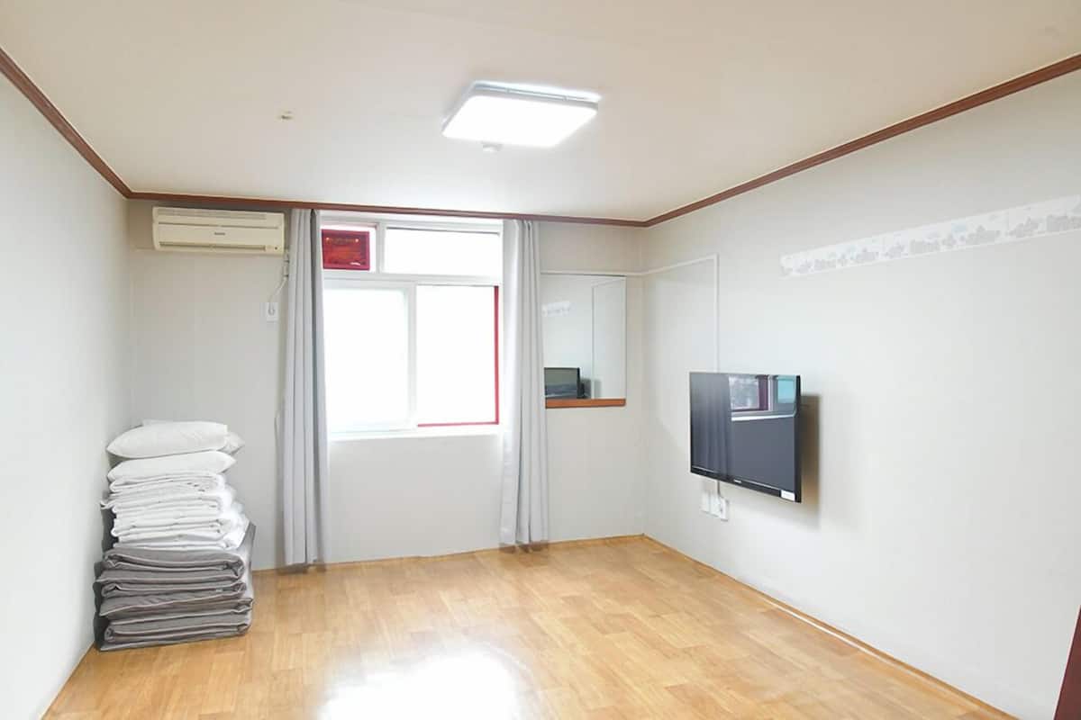 Deluxe Room (Ondol) | 1 Schlafzimmer, schallisolierte Zimmer, kostenloses WLAN, Bettwäsche
