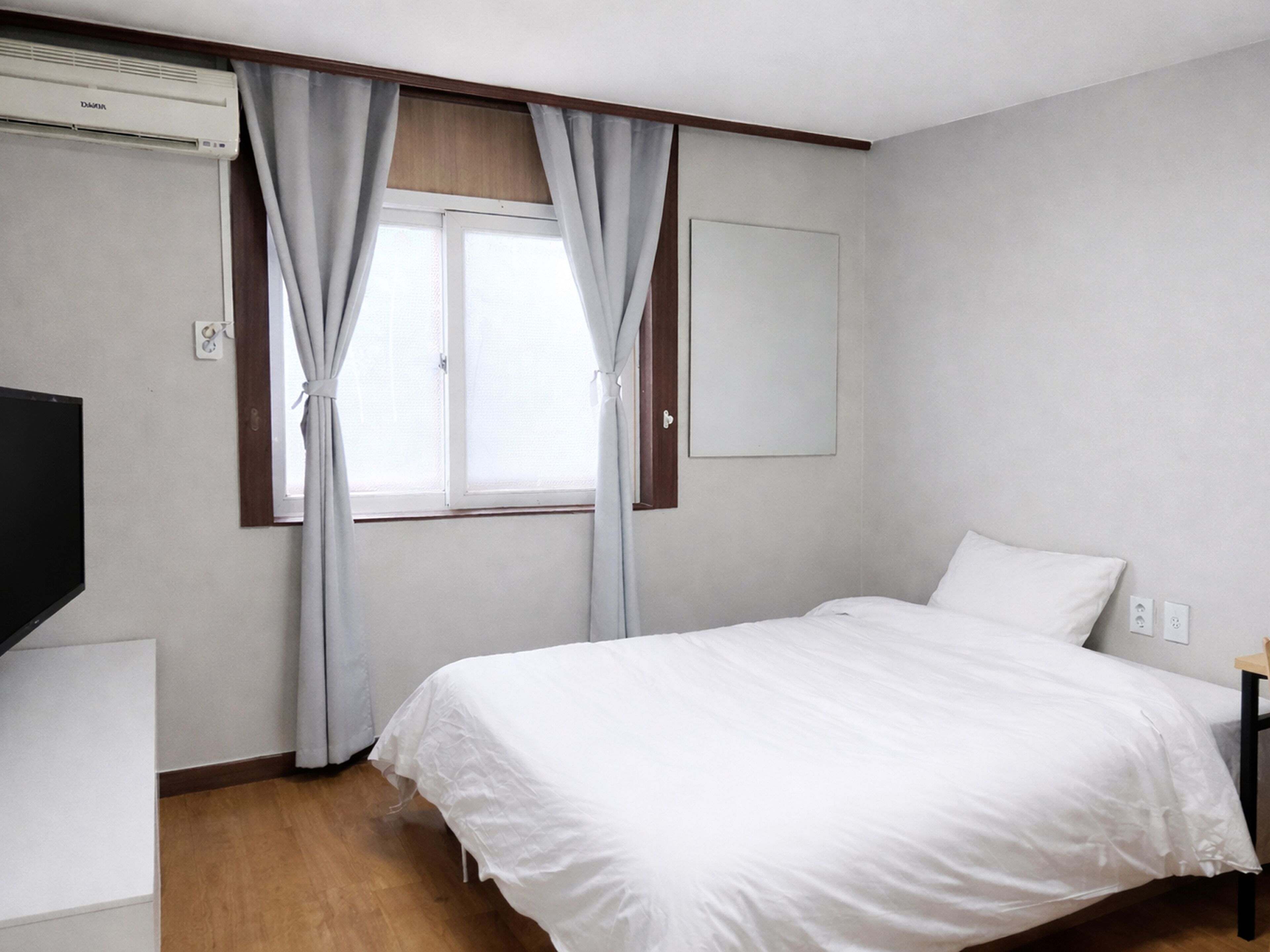 Ropa de cama de alta calidad, sistema de insonorización y wifi gratis 