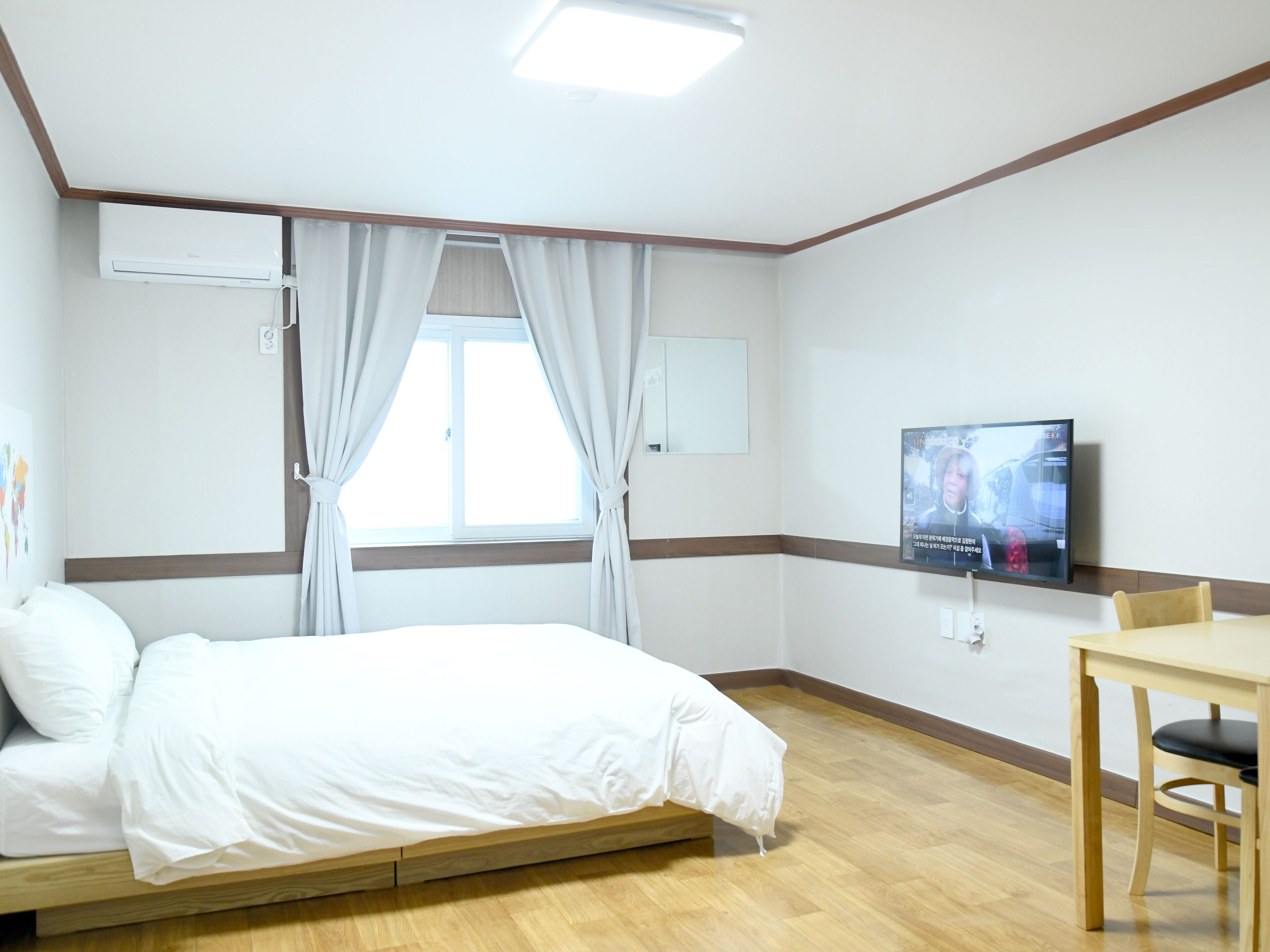 Peralatan tempat tidur premium, kalis bunyi, Wi-fi percuma, cadar katil 