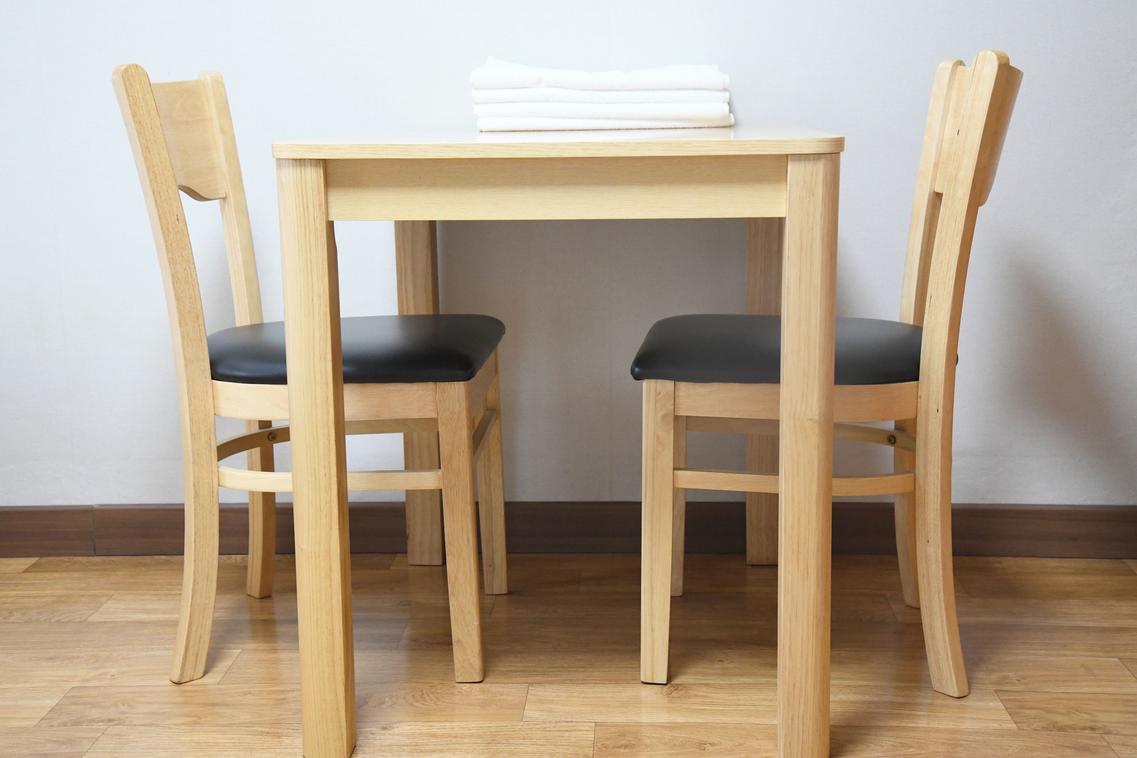 Soundproofing, free WiFi, bed sheets