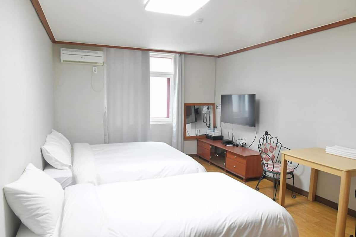 Quarto duplo (B) | 1 quarto, quartos à prova de som, Wi-Fi de cortesia