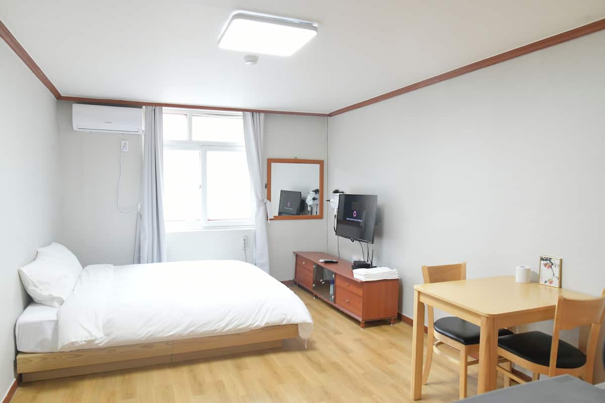 Quarto casal luxo, 1 quarto | 1 quarto, quartos à prova de som, Wi-Fi de cortesia