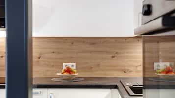 Frigorifero, forno, piano cottura, lavastoviglie