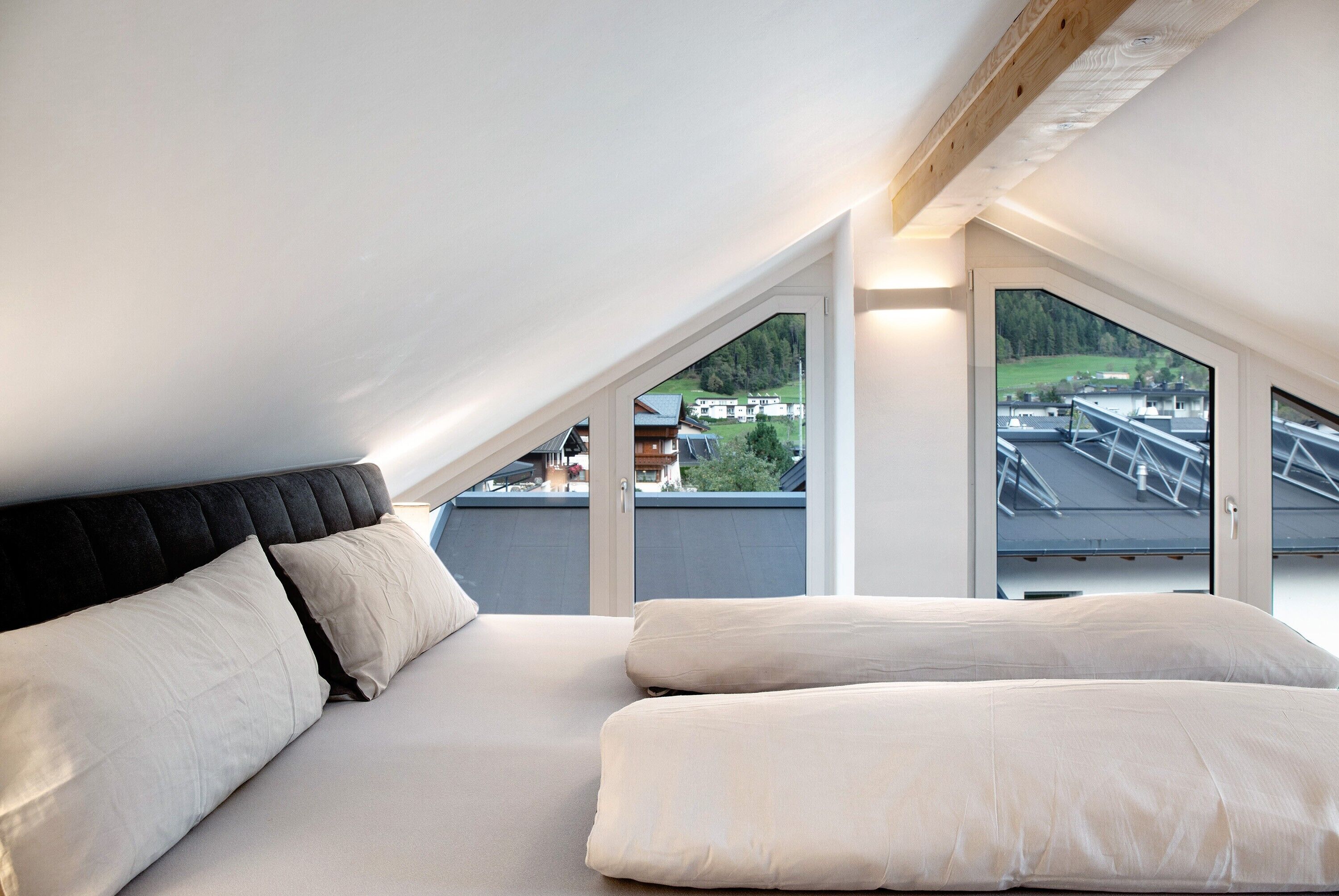 2 室のベッドルーム、WiFi (無料)、ベッドシーツ