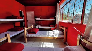 Dormitori compartit bàsic, dormitori mixt | Roba de llit hipoal·lergògena, wifi gratuïta i roba de llit 