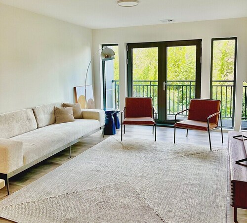 Luxury 2 Bedroom Furnished Apartment in Heart of Quincy