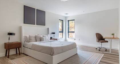 Luxury 2 Bedroom Furnished Apartment in Heart of Quincy