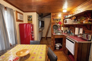 Cabin #1 The Loft | Private kitchen | Mini-fridge, microwave, coffee/tea maker, electric kettle - Mackinaw Timbers Cabins (Cadillac)