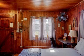 小屋, 1 張標準雙人床