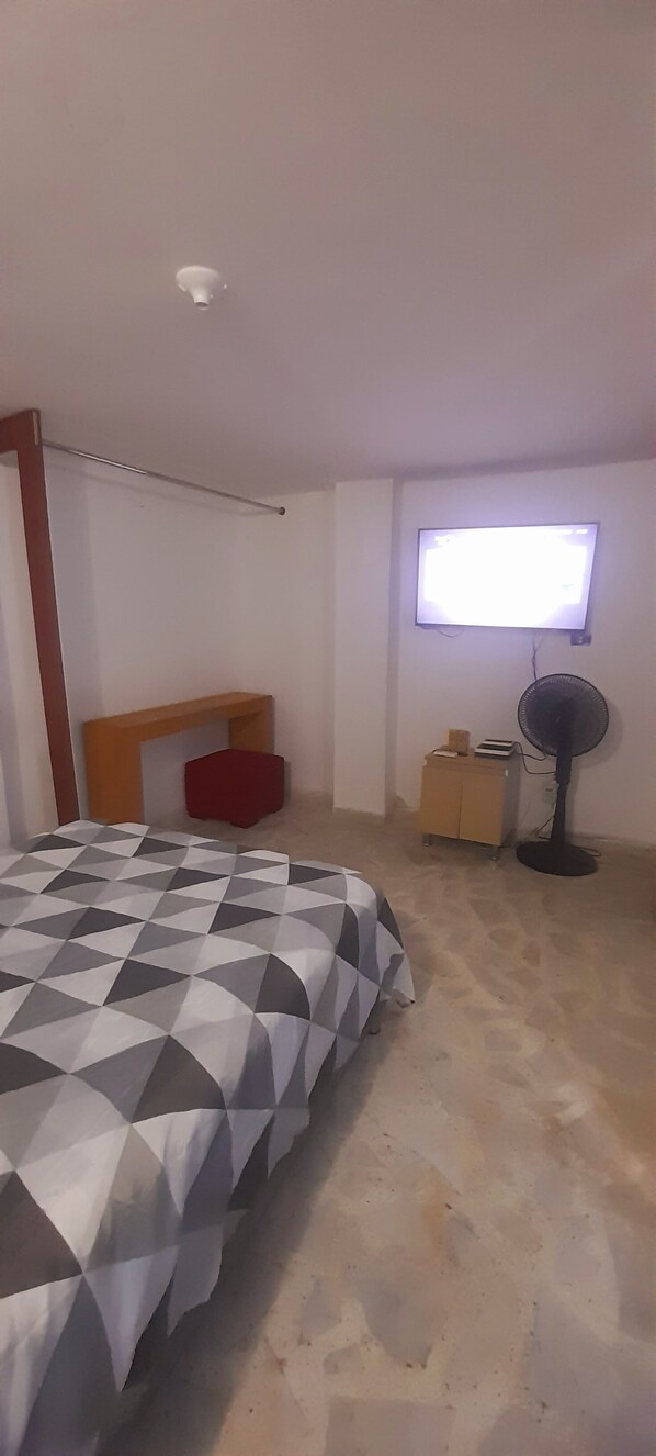 1 quarto, escrivaninha, Wi-Fi de cortesia, roupa de cama