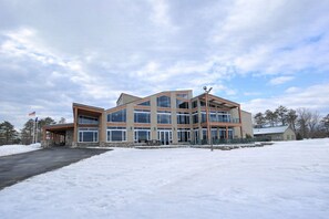 A modern multi-story building with a covered entrance and large windows. - Poconos Getaway / Lake, Pools, Fire Pit & Ski Big Bear / Sleeps 10 (Lackawaxen)