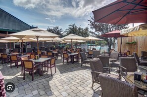 Outdoor dining - Spacious, Modern, Cozy Duplex (Lackawaxen)