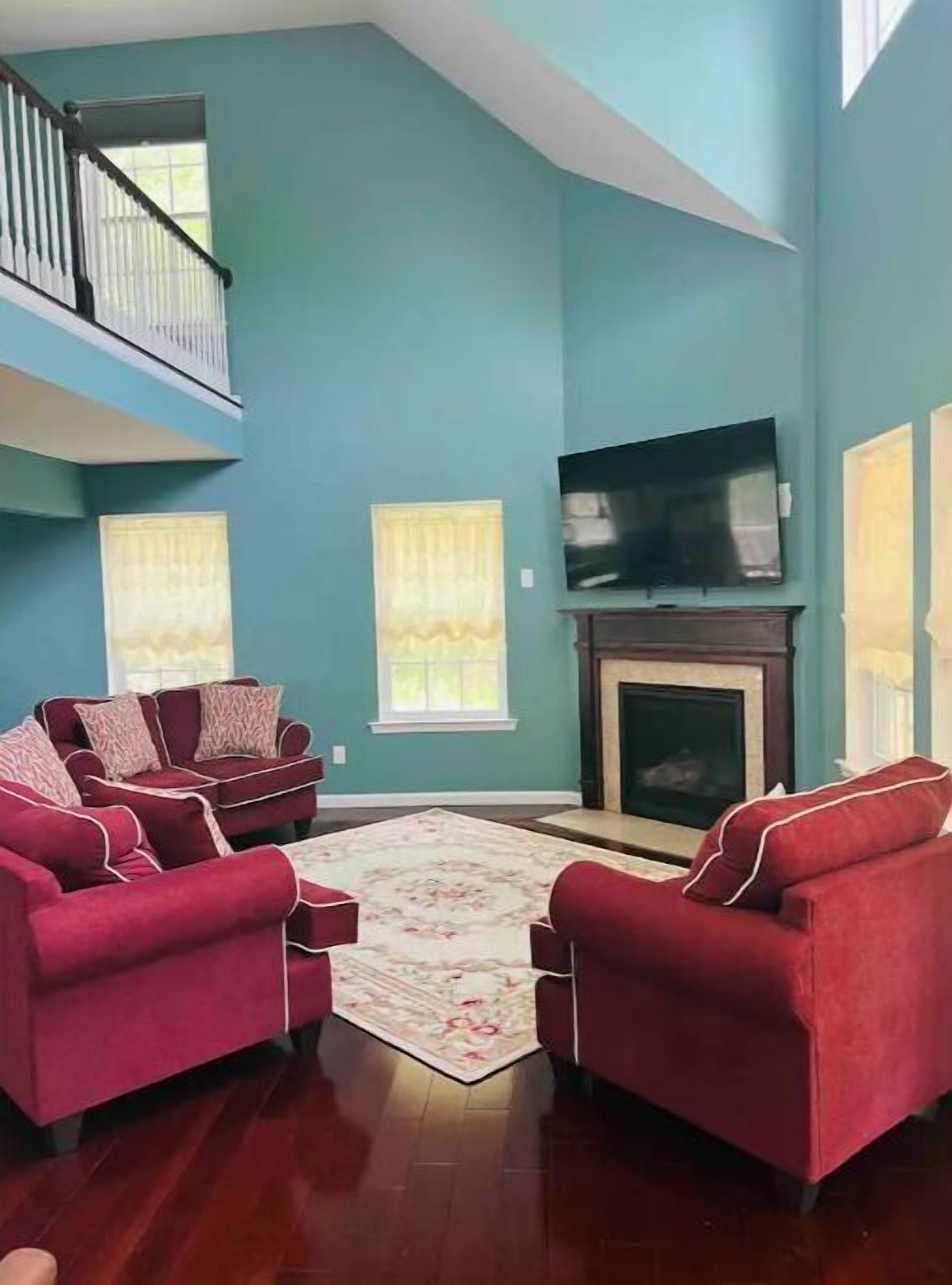 Spacious, Modern, Cozy Duplex