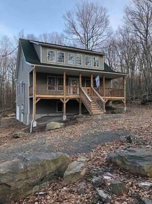 Exterior - Spacious, Modern, Cozy Duplex (Lackawaxen)