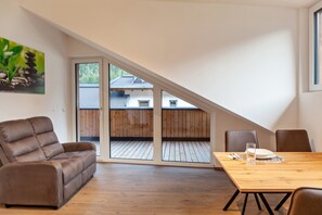 Interior - Apartment 'Bens Auszeit Top 6' with Mountain View, Balcony and Wi-Fi (Umhausen)