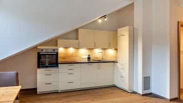 Kühlschrank, Ofen, Herdplatte, Geschirrspüler