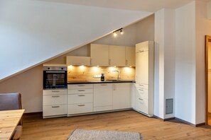 Refrigerador, horno, parrilla de estufa y lavavajillas 