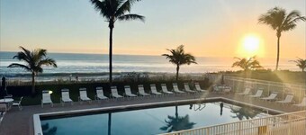 Ocean Front, Pool, Grill, King +Double + Queen Sofa bed, Beach & Pickleball Gear