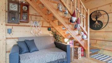 Télévision, cheminée, chaßne hi-fi